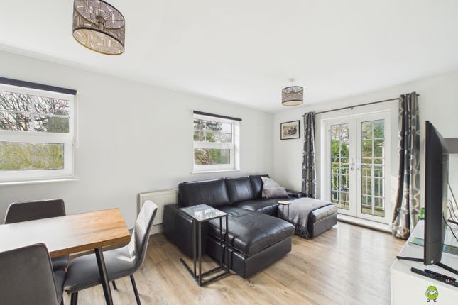 2 bed property, in Weir Road, £345,000