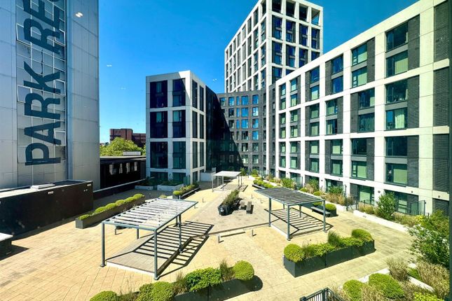 1 bed property, in Broad Street, £205,000