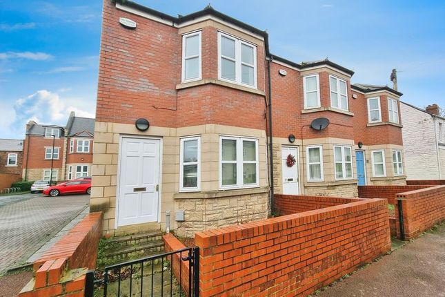 2 bed property, in Alnwick Street, £110,000