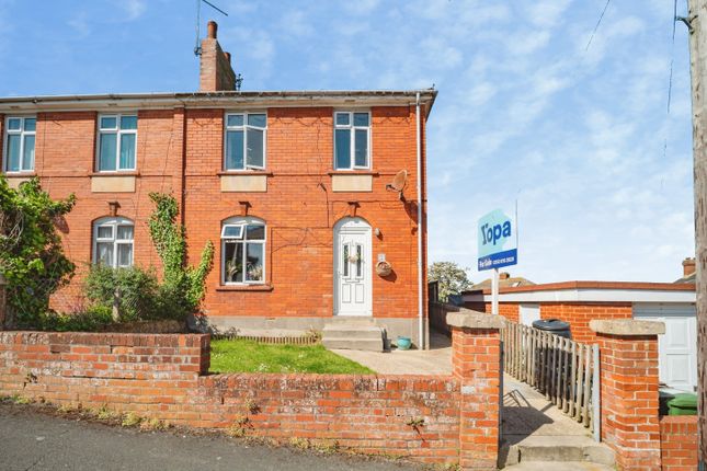 2 bed property, in Bradford Road, £240,000
