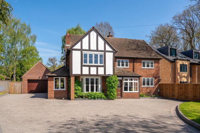 4 bed property, in Lawnswood Drive, £995,000