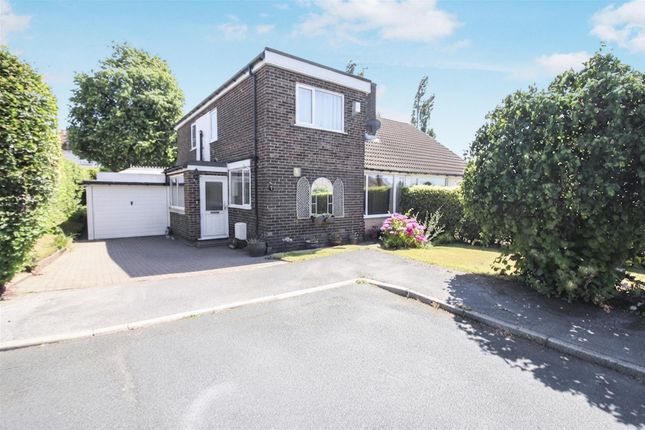4 bed property, in Paddock Close, £300,000
