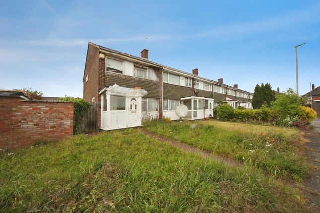 3 bed property, in Boxted Close, £270,000