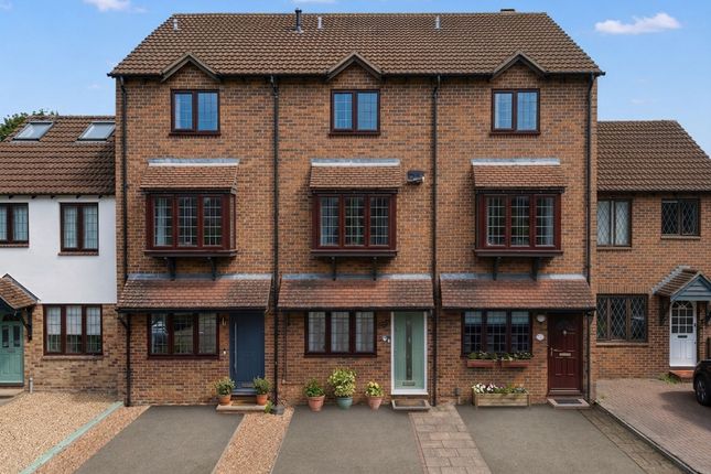 3 bed property, in Kings Chase, £640,000