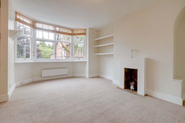 1 bed property, in Alexandra Road, £140,000