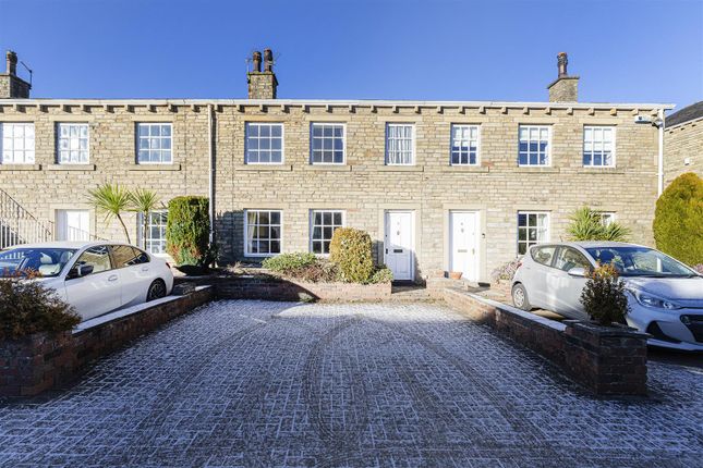 3 bed property, in Morton Way, £220,000