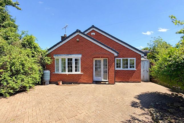 2 bed property, in Fir Tree Close, £325,000