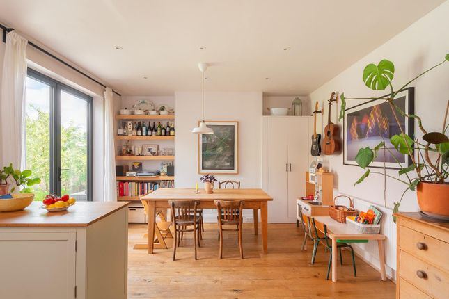 3 bed property, in Plummers Hill, £500,000