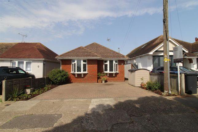 2 bed property, in Chestnut Drive, £290,000