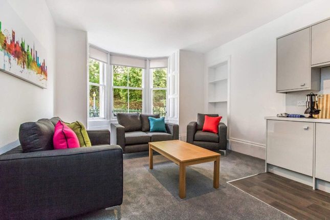 3 bed property, in 8 Gfl Garland Place, £150,000