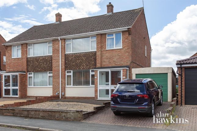 3 bed property, in Clarendon Drive, £320,000