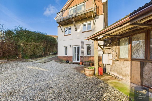 3 bed property, in Barfield Close, £290,000
