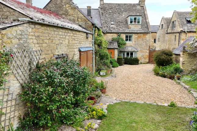 5 bed property, in Bourton On The Hill, £780,000