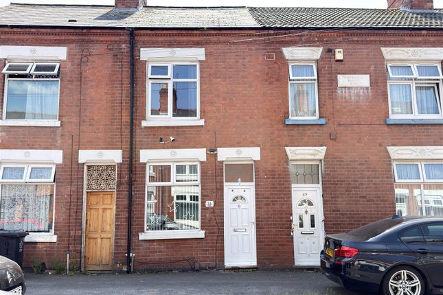 2 bed property, in Surrey Street, £250,000