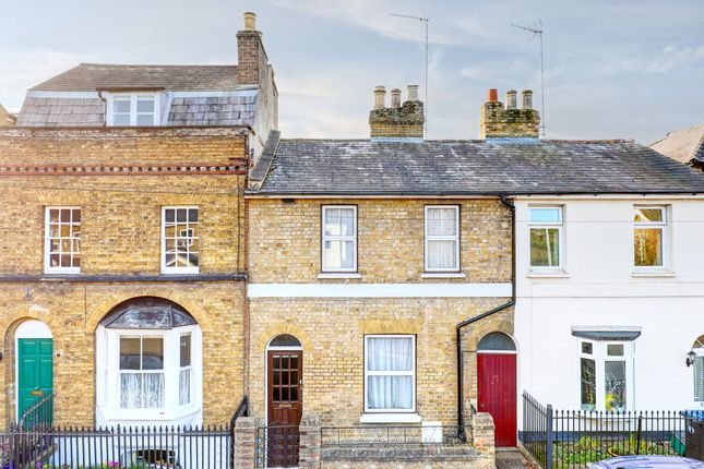 3 bed property, in New Road, £475,000