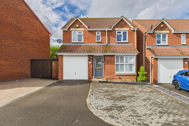 4 bed property, in Earls Close, £300,000