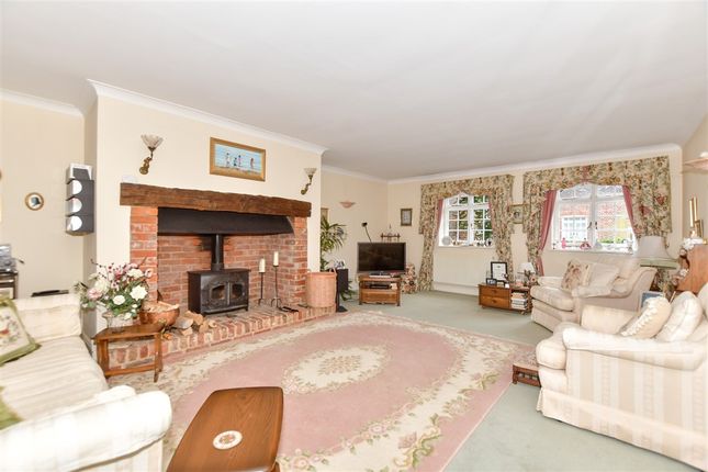4 bed property, in Acrise, £850,000