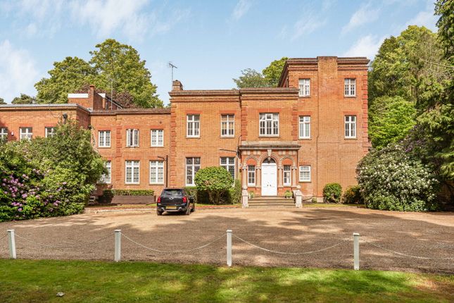3 bed property, in London Road, £450,000