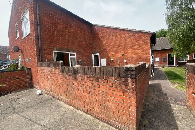 2 bed property, in Regent Gardens, £145,000
