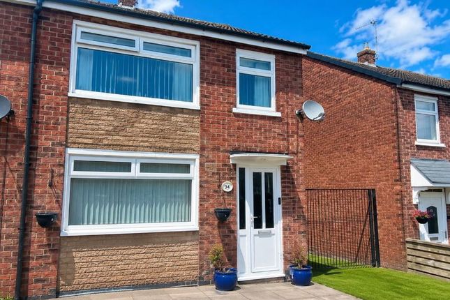 3 bed property, in Whitnash Grove, £225,000