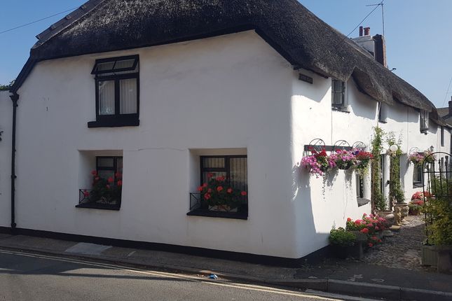 2 bed property, in Eaton Place, £240,000