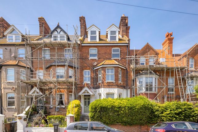 1 bed property, in Penshurst Road, £160,000