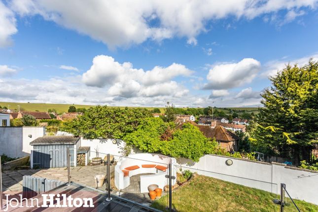 3 bed property, in Frimley Close, £690,000