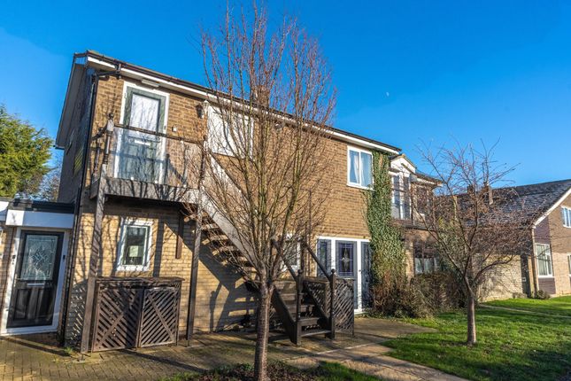 2 bed property, in Spiggots Close, £175,000