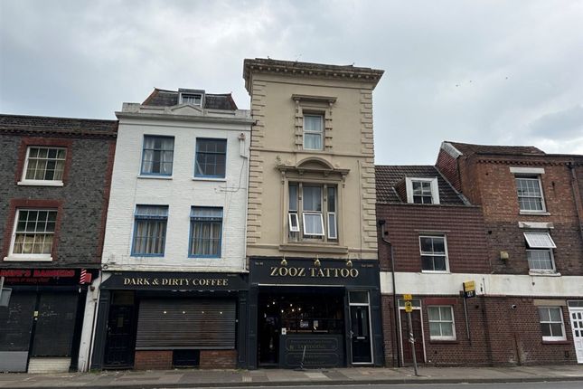 1 bed property, in Queen Street, £36,000