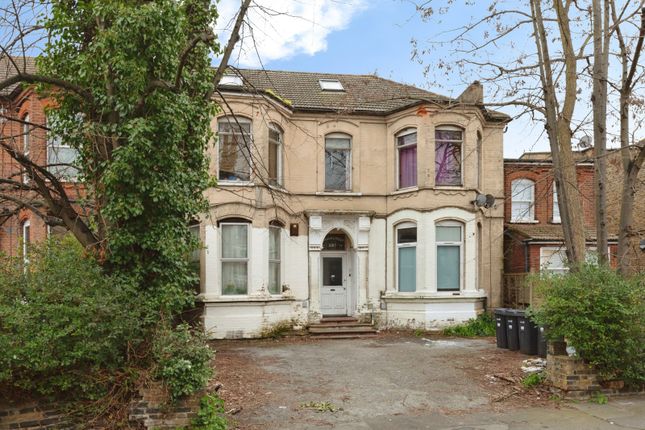 2 bed property, in Mansfield Road, £300,000