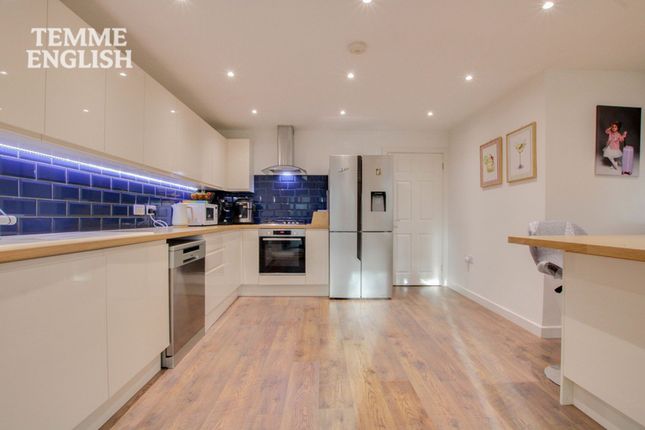 3 bed property, in St. Teresa's Close, £425,000