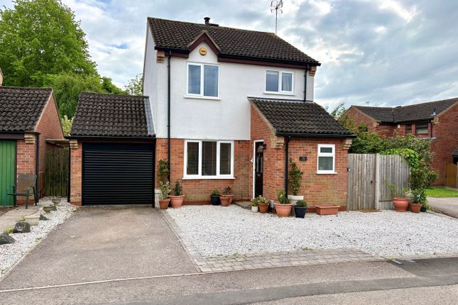3 bed property, in Aland Gardens, £300,000