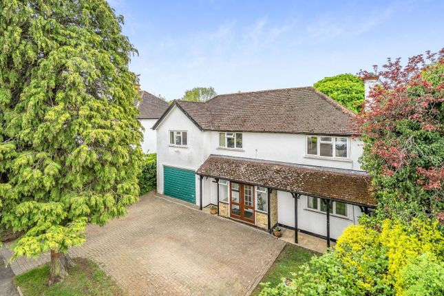 5 bed property, in Chiltern Avenue, £1,000,000