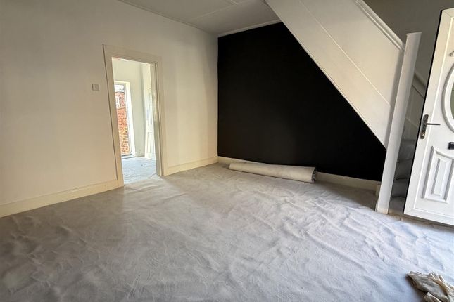 2 bed property, in Ninth Street, £40,000