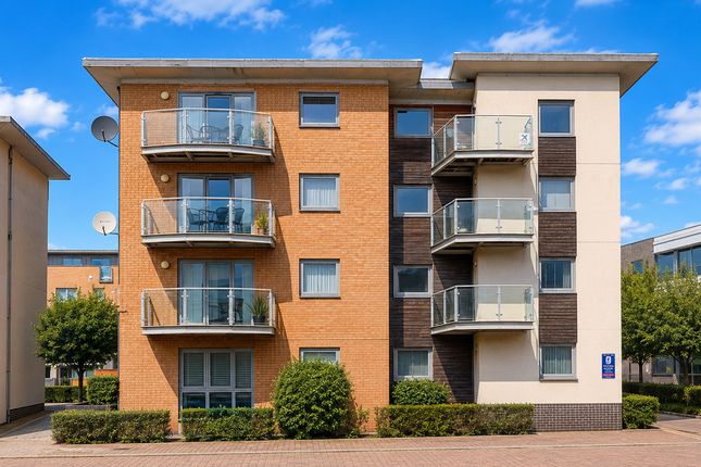 1 bed property, in Hawkins Road, £115,000