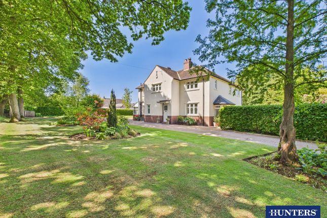 4 bed property, in Larchwood, £675,000