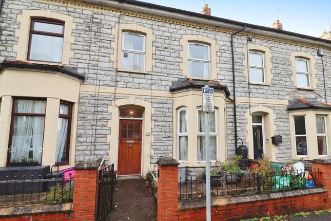 4 bed property, in Windsor Road, £200,000