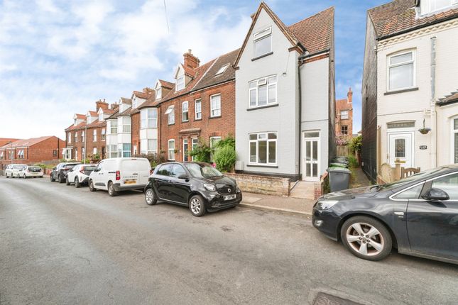 4 bed property, in Mill Road, £300,000