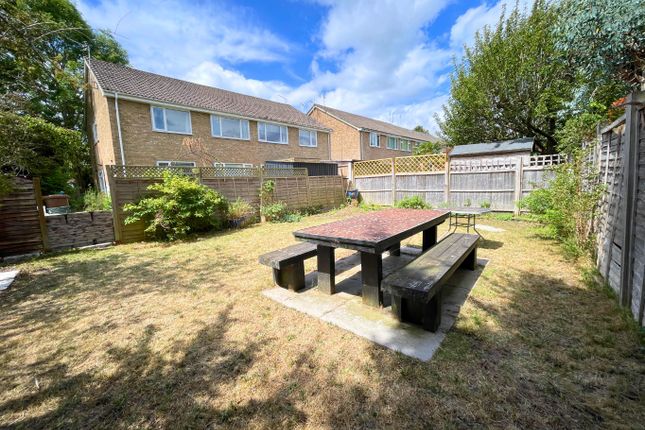 2 bed property, in Blackmoor Wood, £260,000