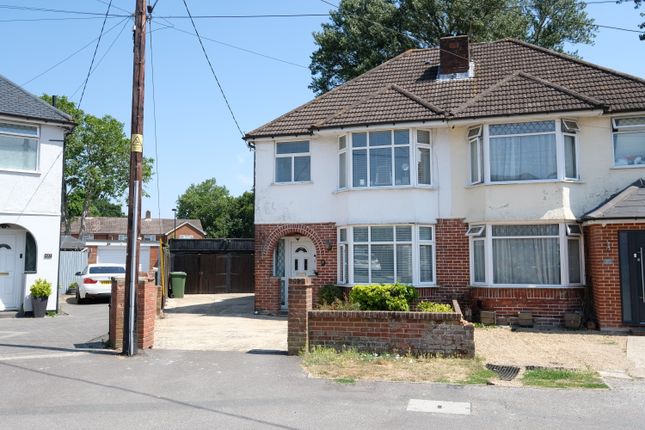 3 bed property, in Parkside Avenue, £450,000