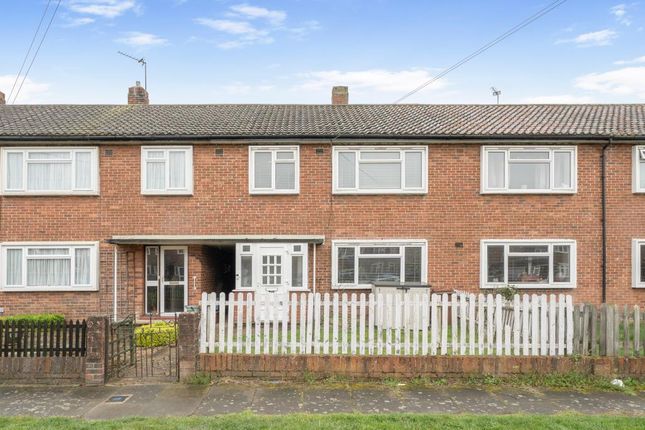 3 bed property, in Fountains Avenue, £425,000