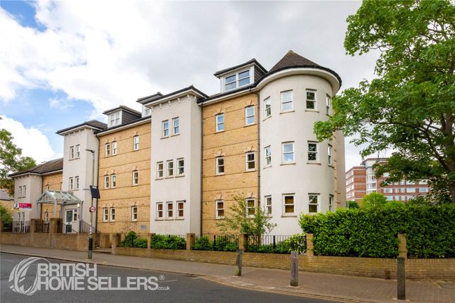 2 bed property, in Boundaries Road, £675,000