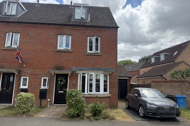 4 bed property, in Pascal Close, £270,000