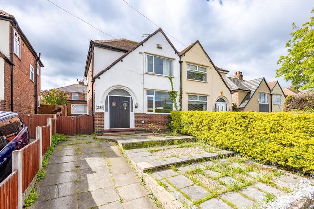 4 bed property, in Golden Hill Lane, £230,000