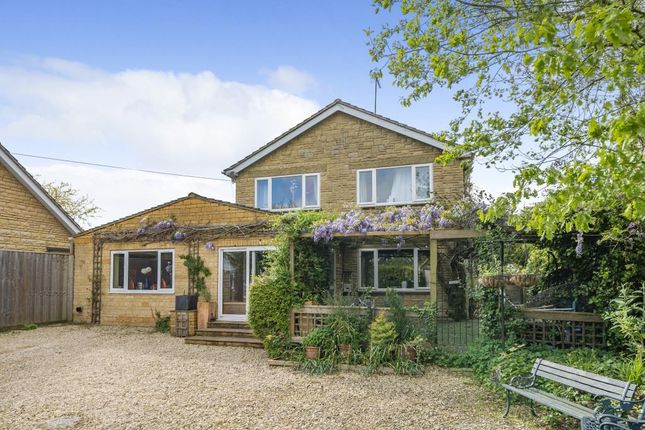 4 bed property, in Overthorpe, £850,000