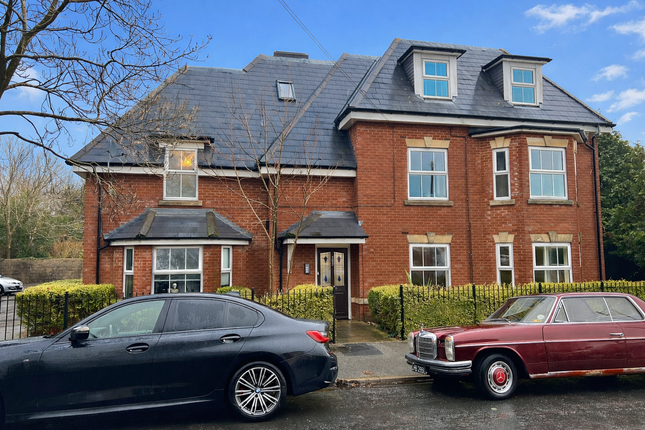 1 bed property, in Holdenhurst Road, £124,950