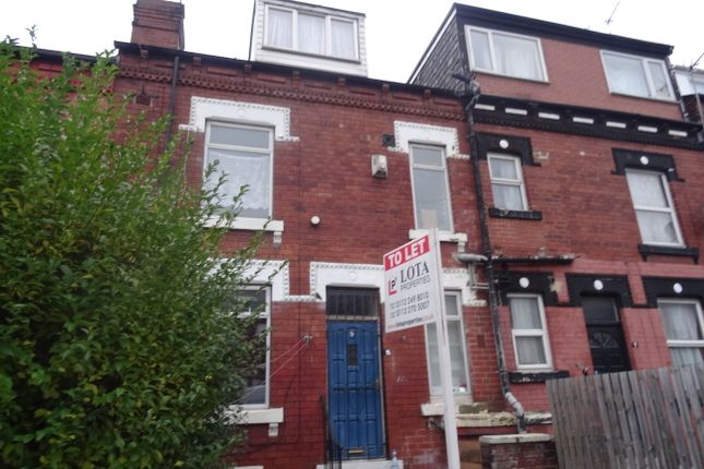 2 bed property, in Ashton Street, £90,000