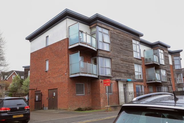 1 bed property, in Dashwood Avenue, £189,000