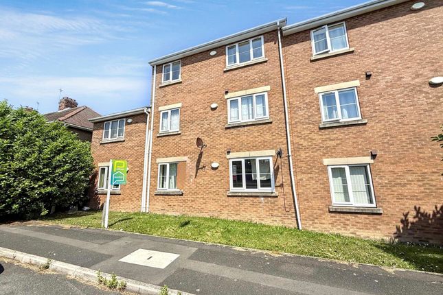 2 bed property, in Warren Road, £29,000