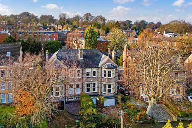 5 bed property, in Burlington Road, £1,100,000